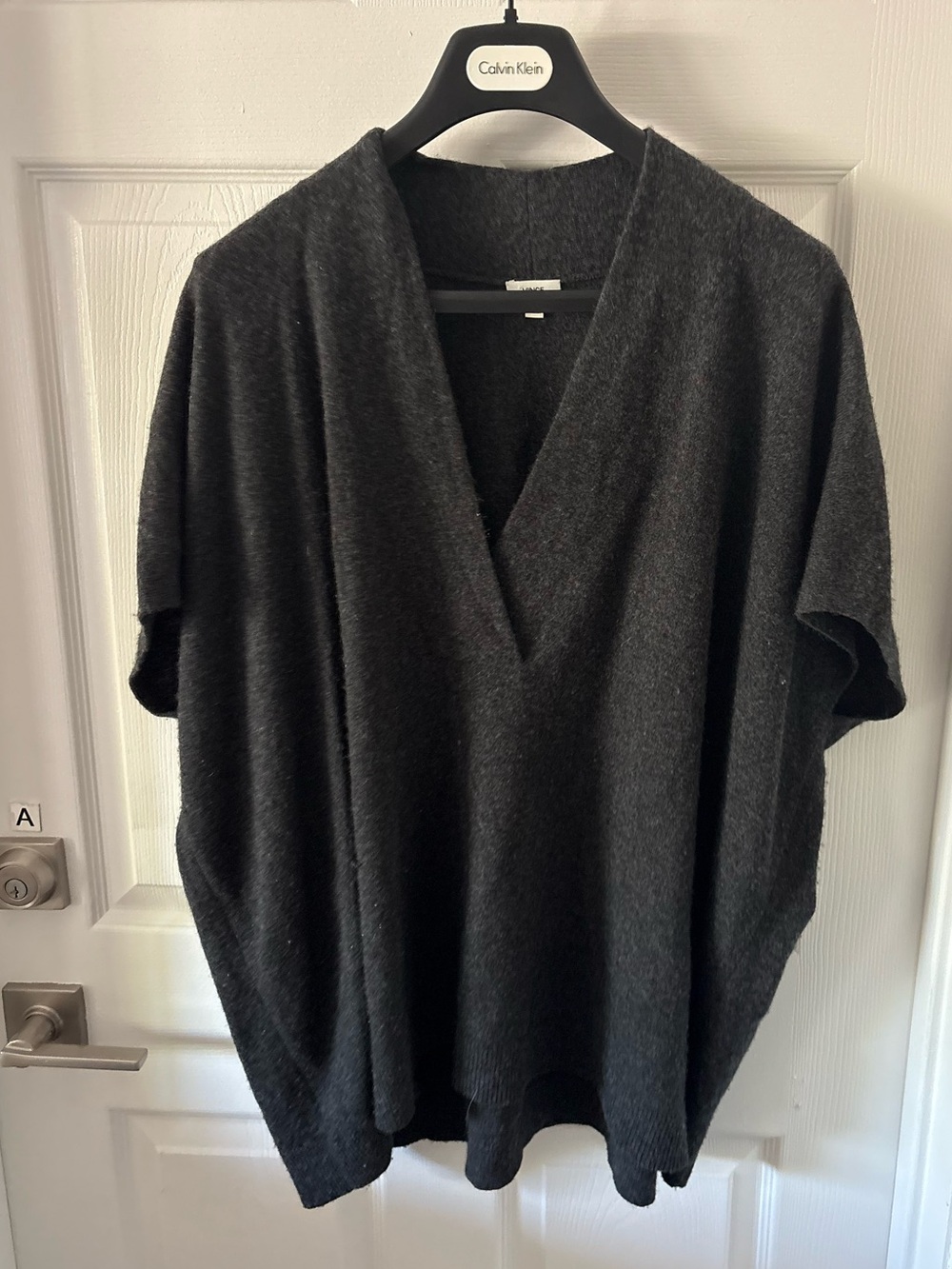 Vince wool and cashmere V-neck short sleeve tunic sweater Size M
